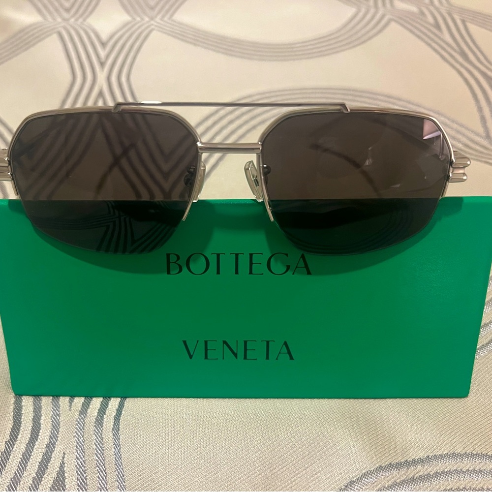 New never worn Bottega Veneto Silver Squared Metal frame squared aviators.
